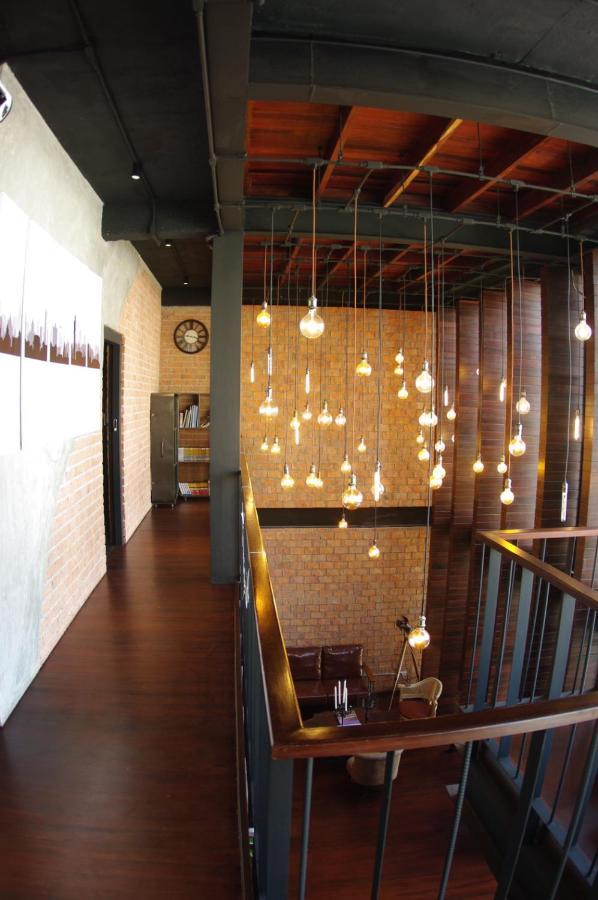 The Local Ari Hostel Bangkok Buitenkant foto