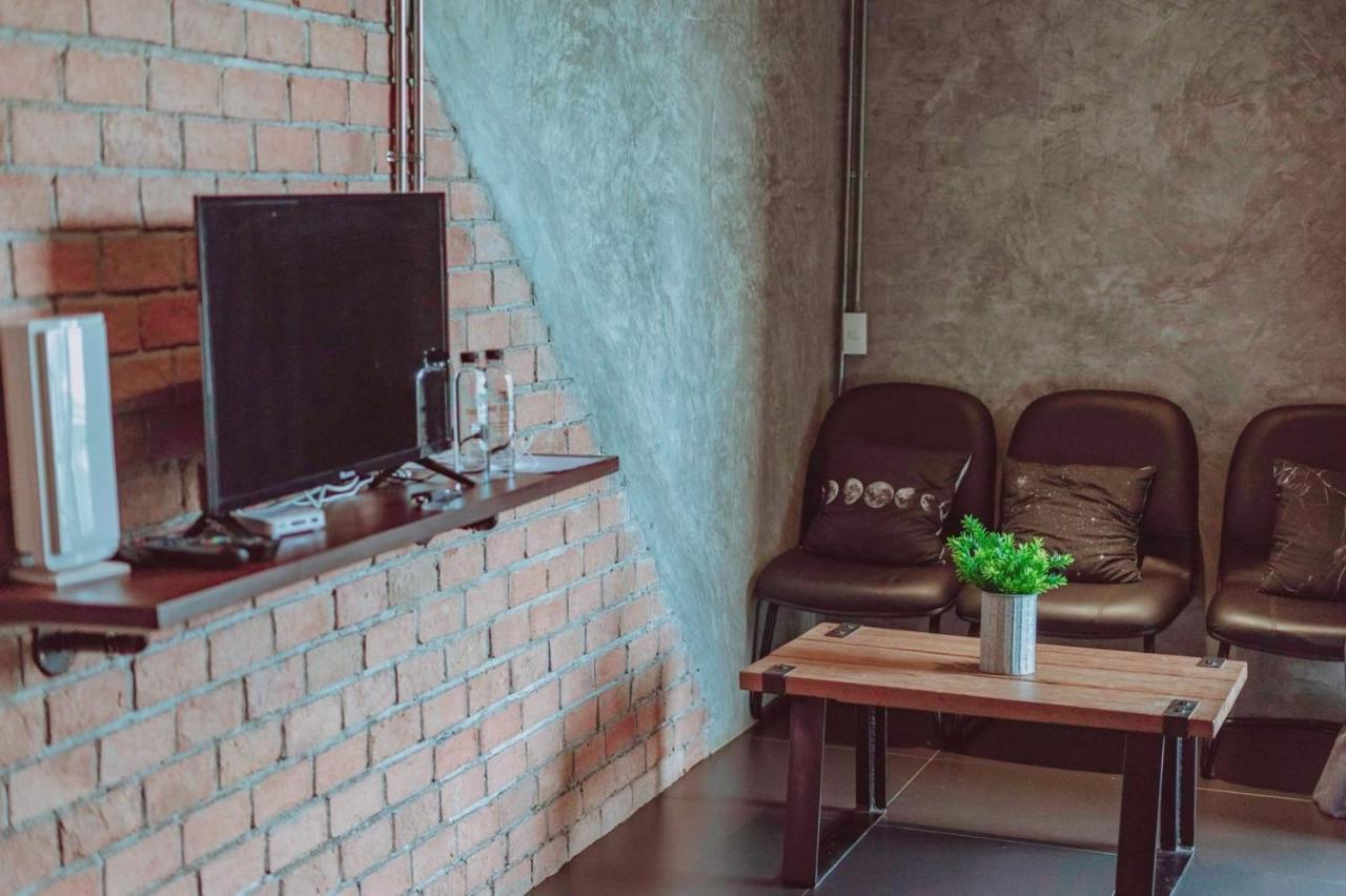 The Local Ari Hostel Bangkok Buitenkant foto