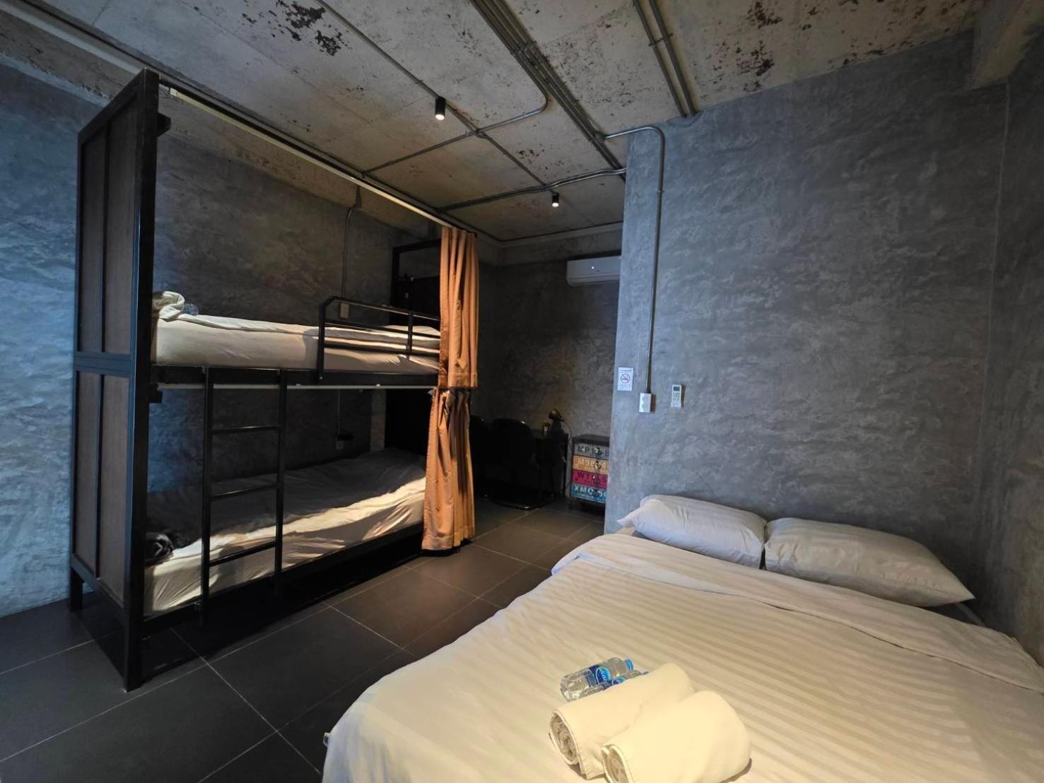 The Local Ari Hostel Bangkok Buitenkant foto
