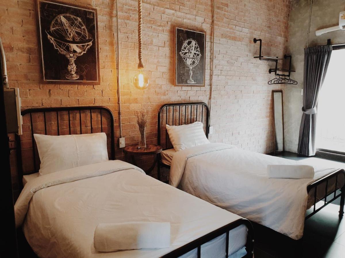 The Local Ari Hostel Bangkok Buitenkant foto